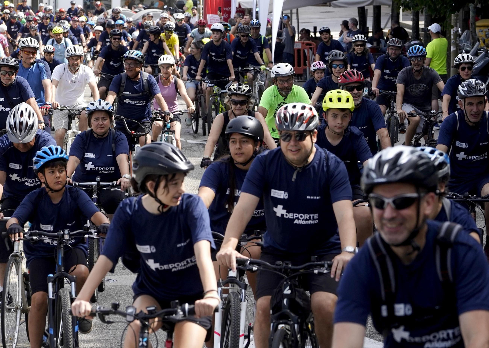 Galería | El ciclismo toma Vigo con la primera edición del Día de la Bici de Atlántico