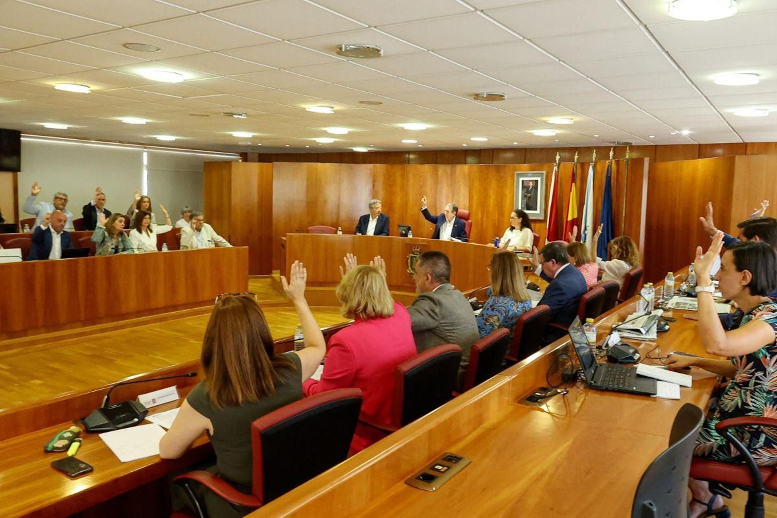 El último pleno del verano, a finales de julio, con Caballero, Luisa Sánchez y Xabier Igrexas.