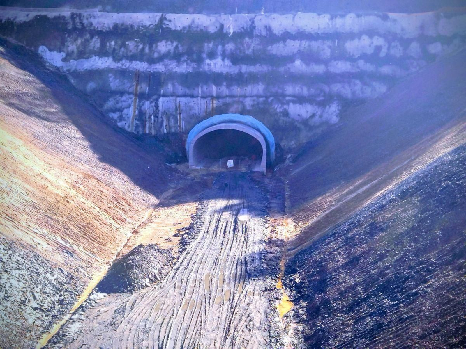 Boca del túnel de O Serro, de la carretera de circunvalación.