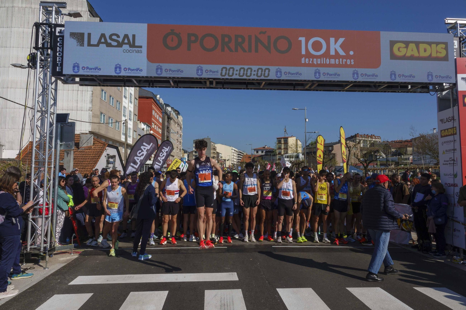 Galería | Pequeños y mayores se divierten en la 10K de Porriño
