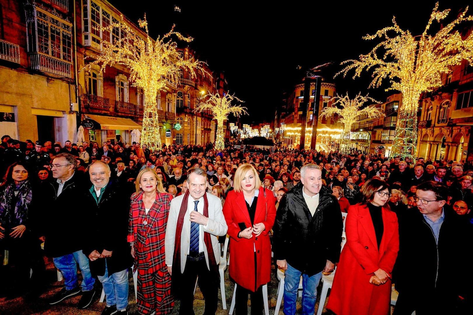 Gran parte del gobierno local acudió a la cita en Porta do Sol.