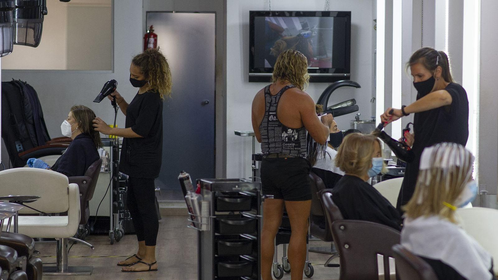 Ourense 24/8/20 Peluquería de Paco Gallego   Fotos Martiño Pinal