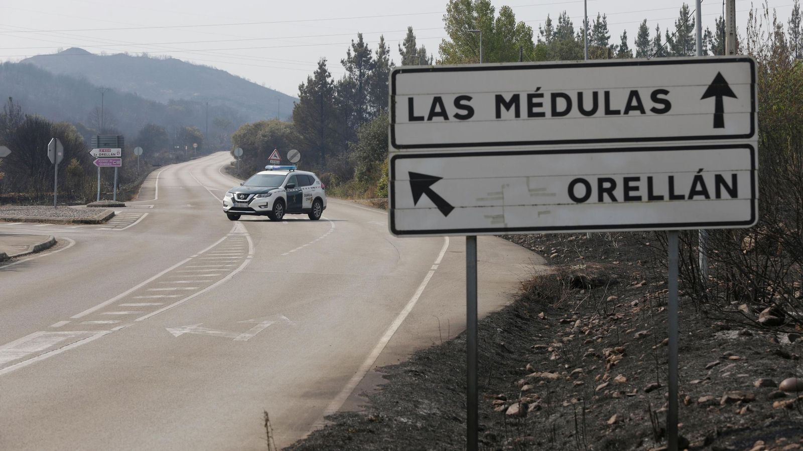 La Guardia Civil corta la carretera hacia Las Médulas.