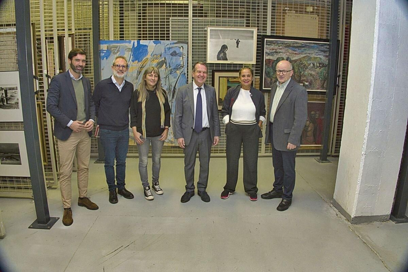 Abel Caballero y los concejales Carmela Silva y Gorka Gómez con José Ballesta, del Museo Quiñones de León, María Seoane, coordinadora de exposiciones del       Marco, y el director del museo, Miguel Fernández Cid.