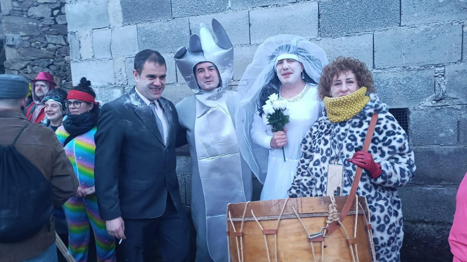 Galería | San Martiño en Manzaneda celebra o sábado de fariña co son do fulión e das mázcaras no Entroido