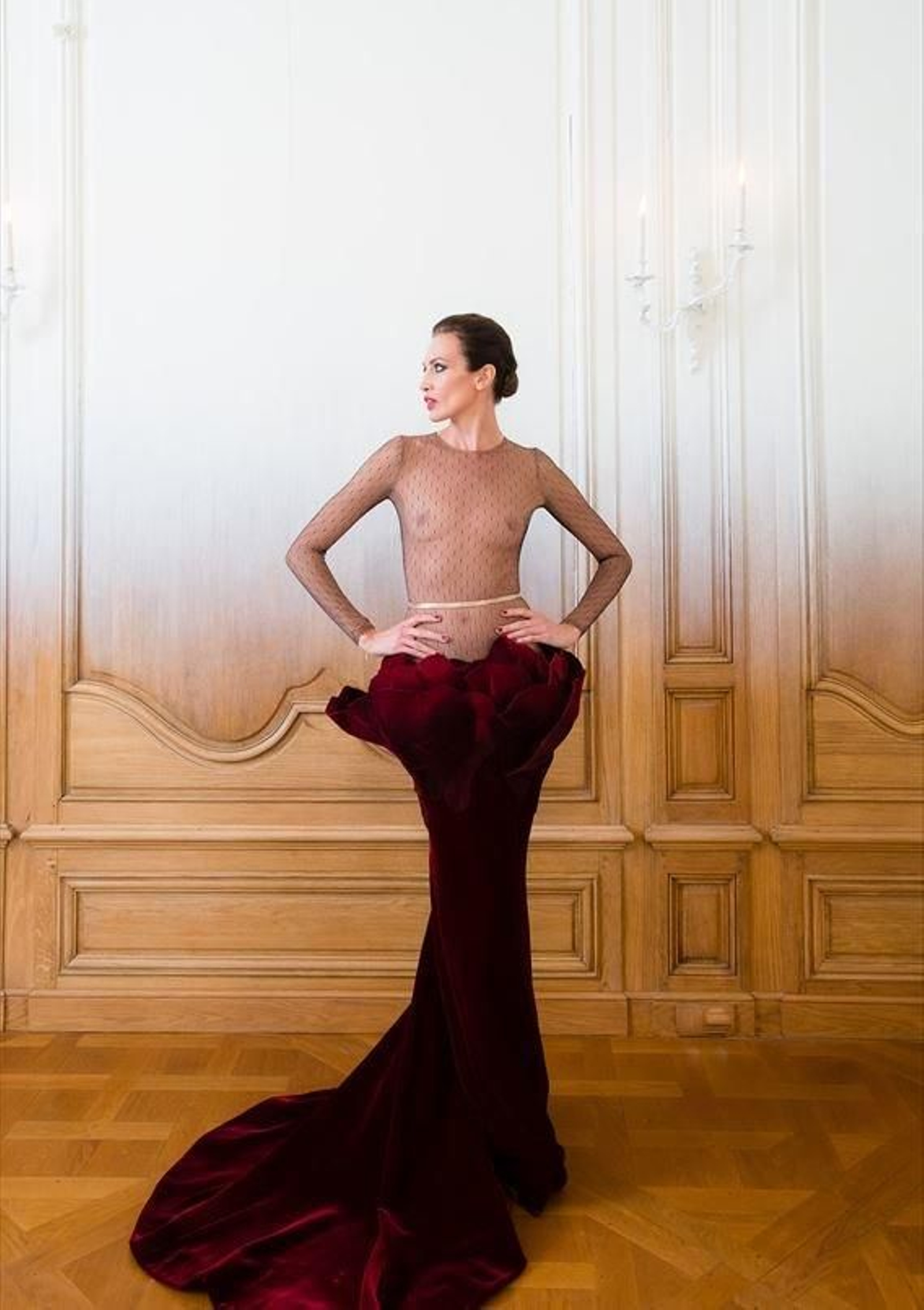 Famosas con vestidos transparente 16