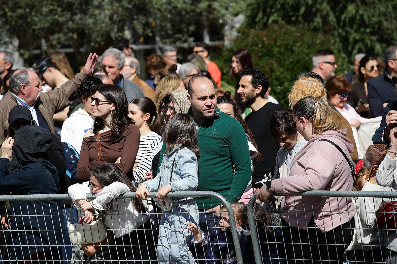 Galería |  Las Madamitas y el buen tiempo conquistan San Lázaro