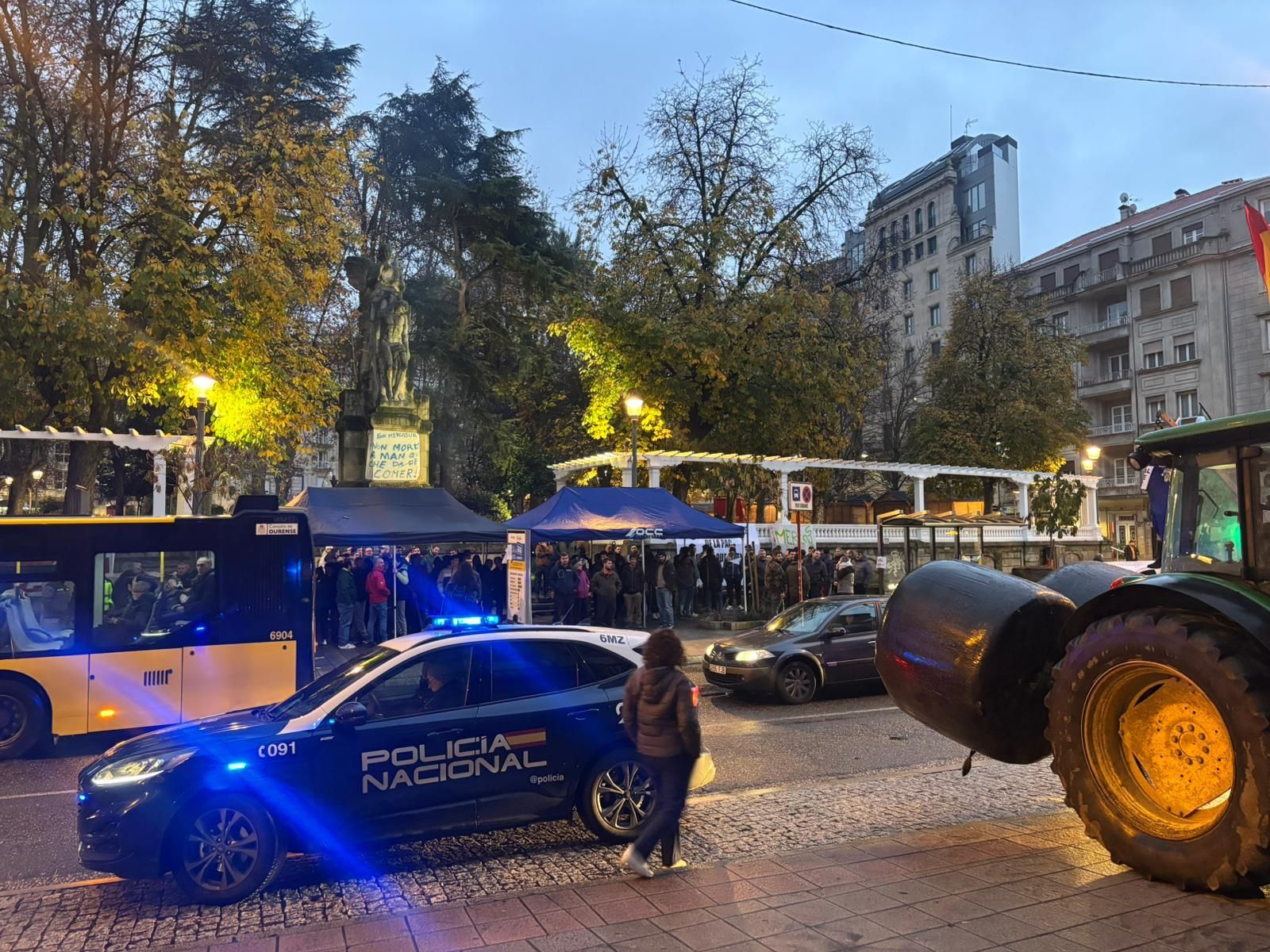 Se escucharon gritos y hubo cierta tensión con la presencia policial, aunque sin incidentes