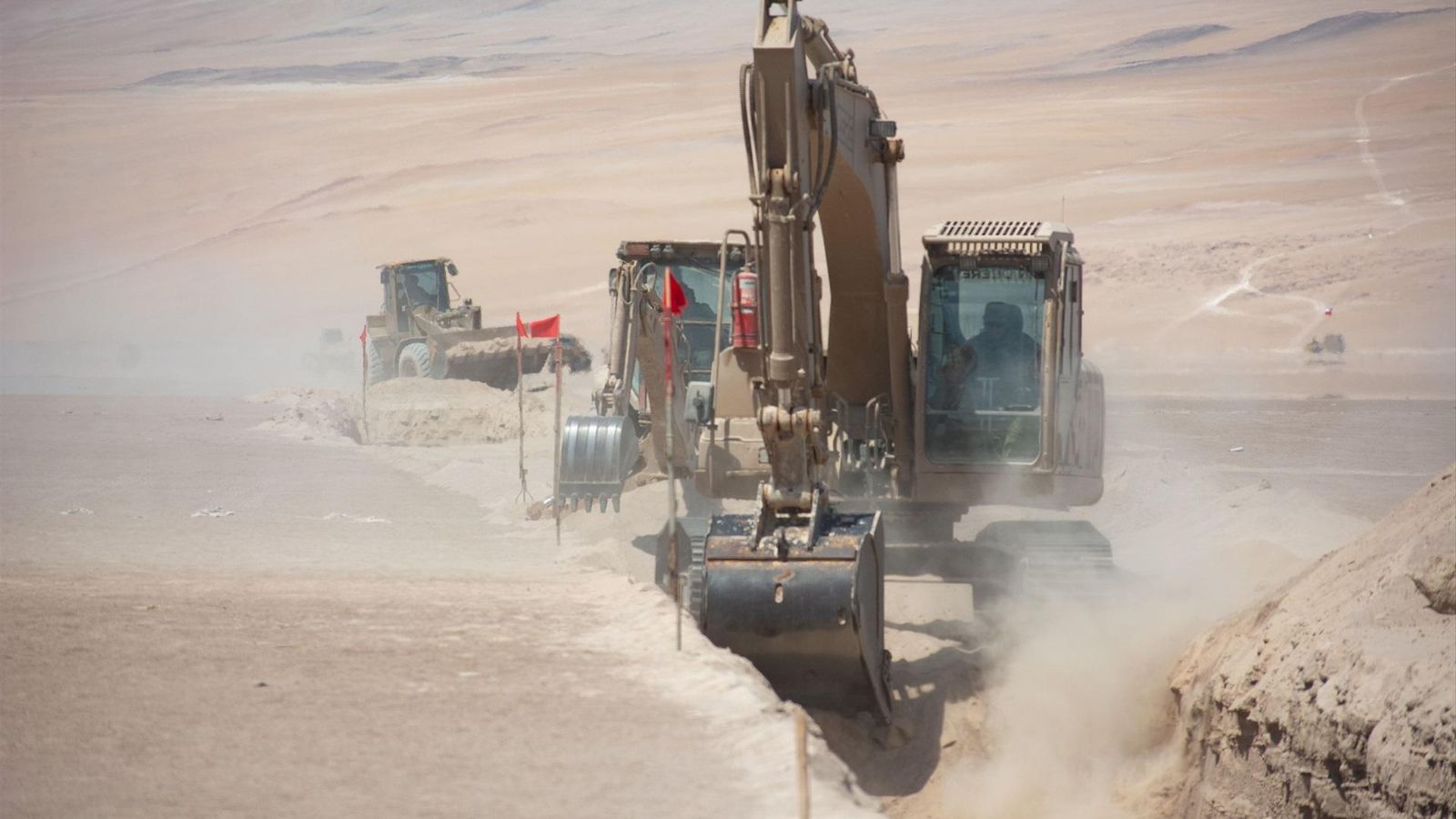 Obras de la zanja de Chile en la frontera con Perú y Bolivia