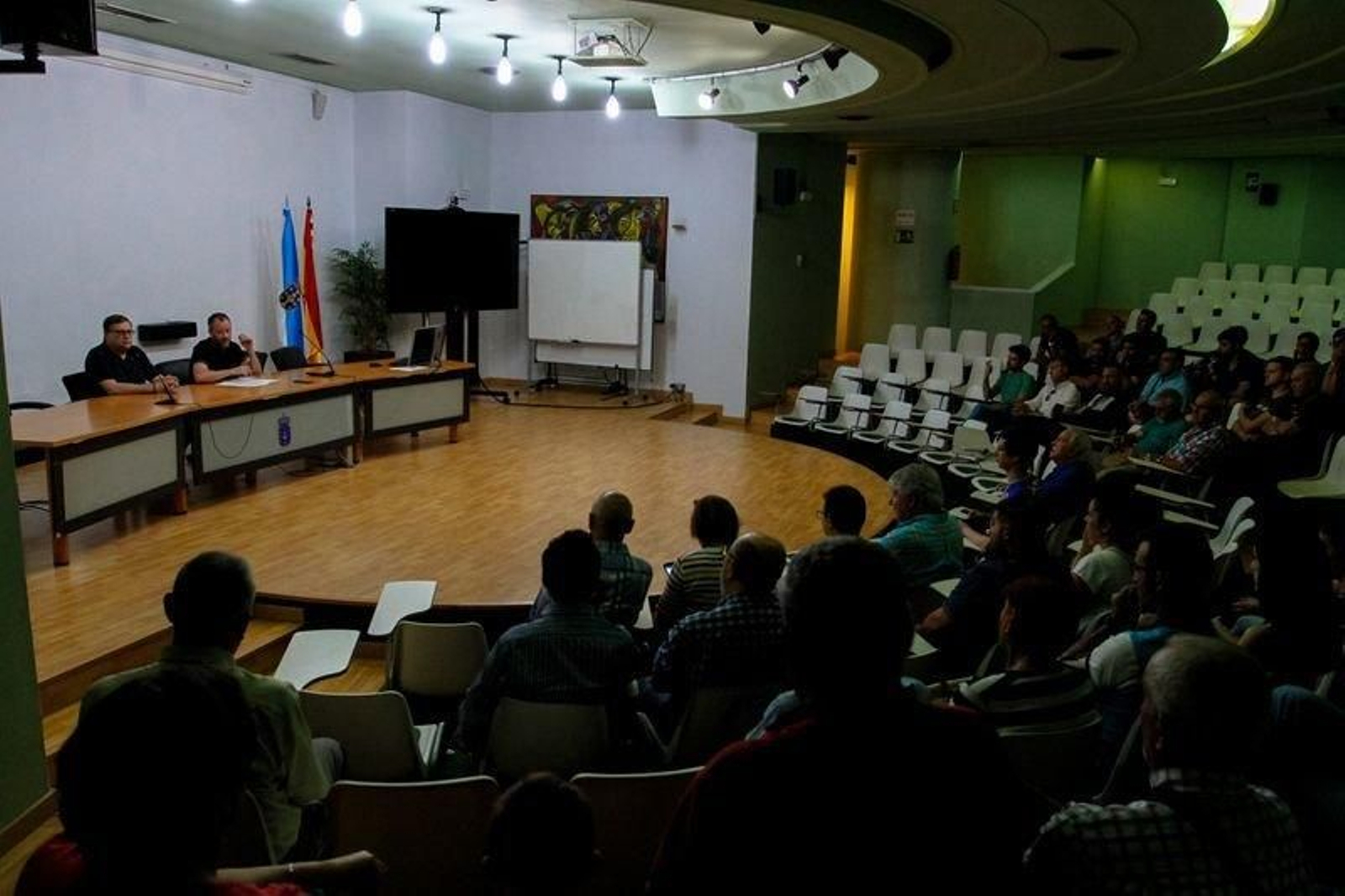 Modesto García y Damián Domínguez se dirigen a los socios fundadores de la UD Ourense (A.C).