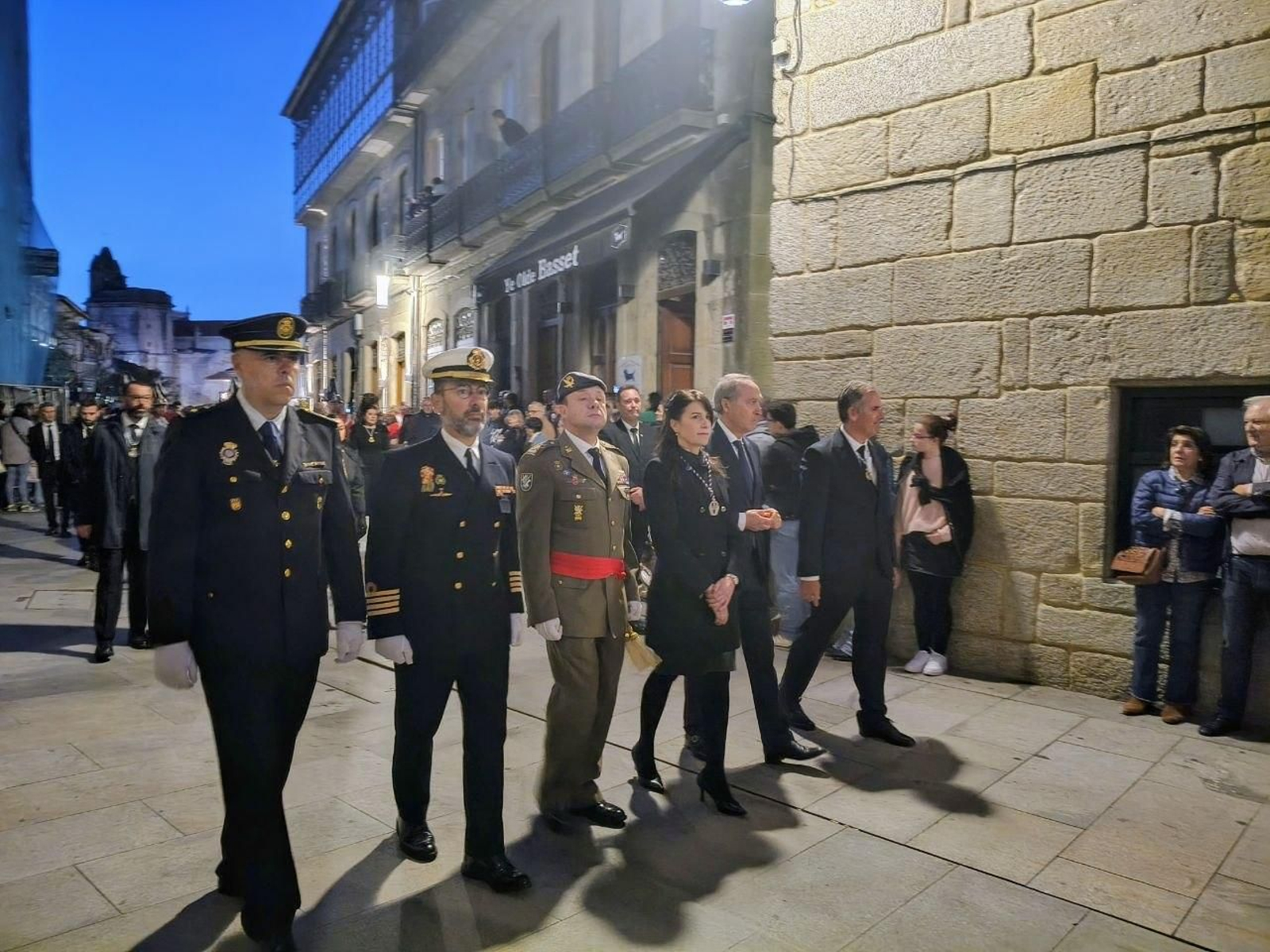 Galería | Emotiva procesión General del Santo Entierro en Pontevedra