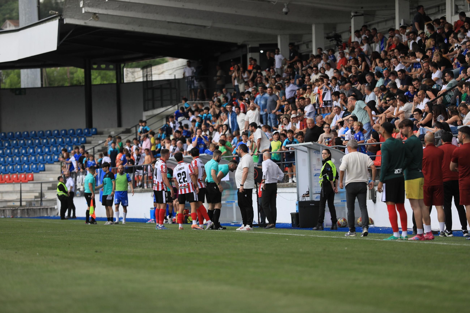 Galería | El Estadio de O Couto vive otra derrota, polémica, del Ourense CF
