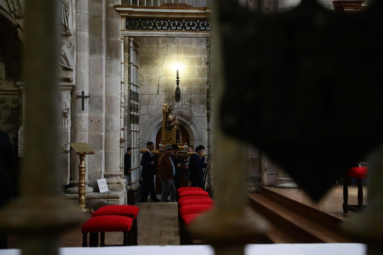 Galería | La procesión del Encuentro pone fin a la Semana Santa en Ourense