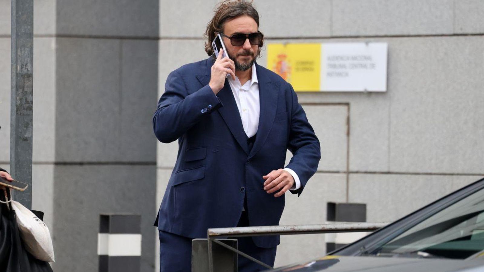 Francisco de Borbón abandona la Audiencia Nacional en Madrid.