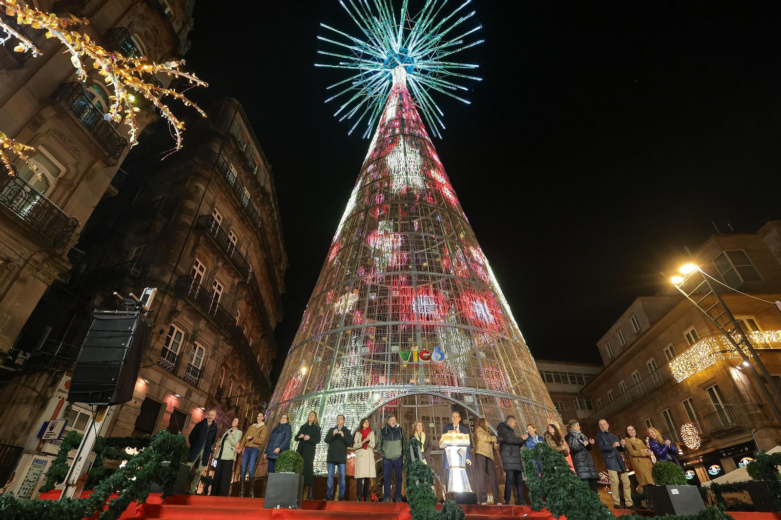 Un instante del acto de apagado del alumbrado navideño del domingo.