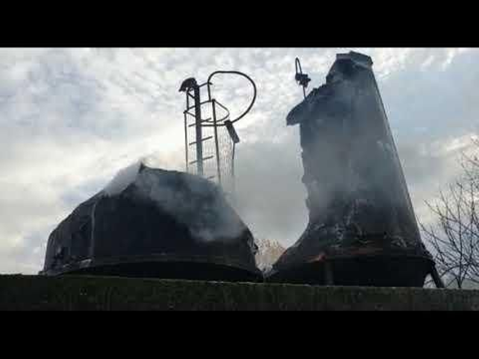 Incendio en granja de pollos en Vilar de Astrés