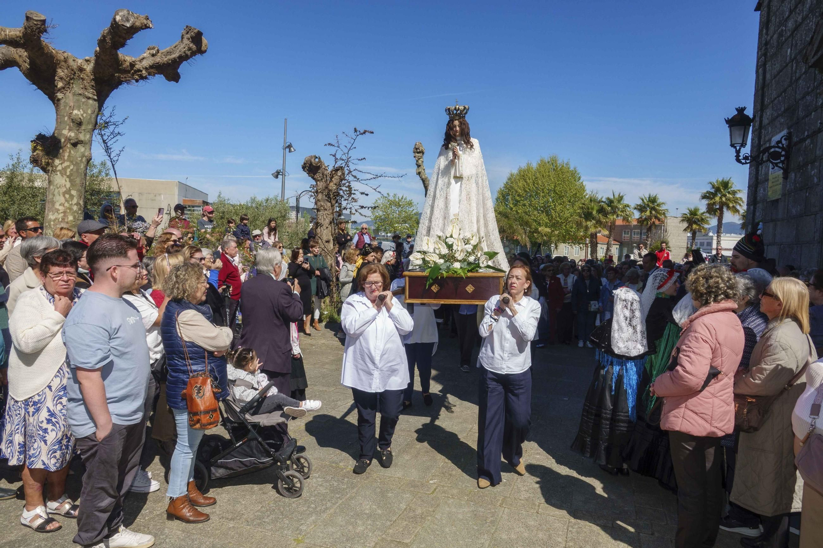 Galería | La Procesión del Encuentro de Bouzas despide la Semana Santa