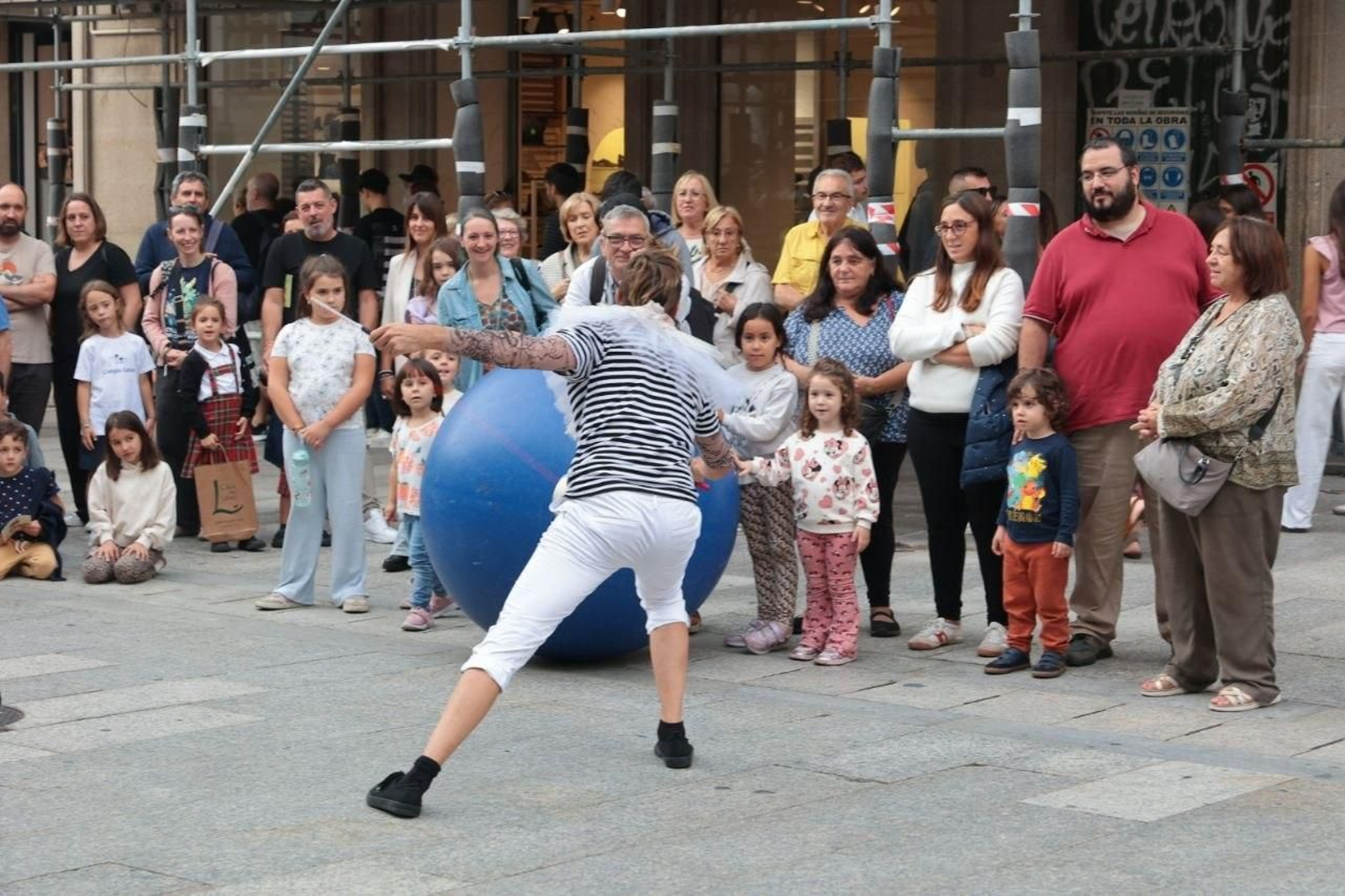 Galería | Acrobacias y humor para estrenar Vigocultura en Vigo