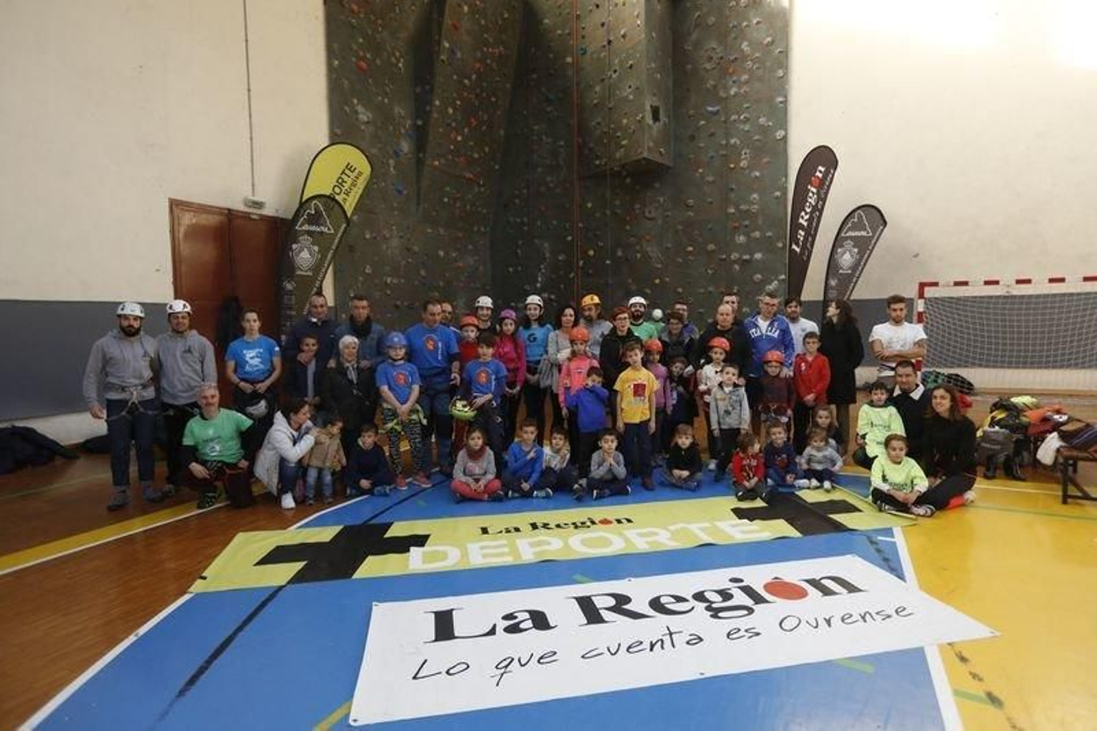 Ourense. 25/11/17. Escalada en el rocódromo del pabellón de los Remedios organizada por Mas Deporte/La Región.
Foto: Xesús Fariñas