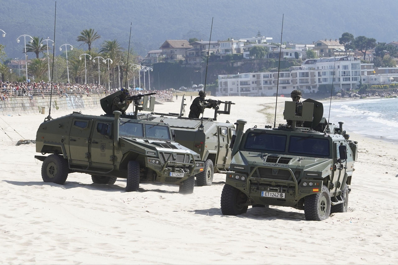 Exhibición dinámica de militares en Samil.
