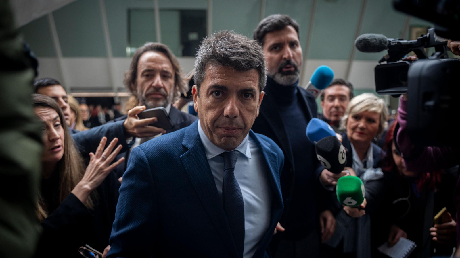 El president de la Generalitat, Carlos Mazón, en un acto de entrega de títulos a los nuevos funcionarios de carrera.