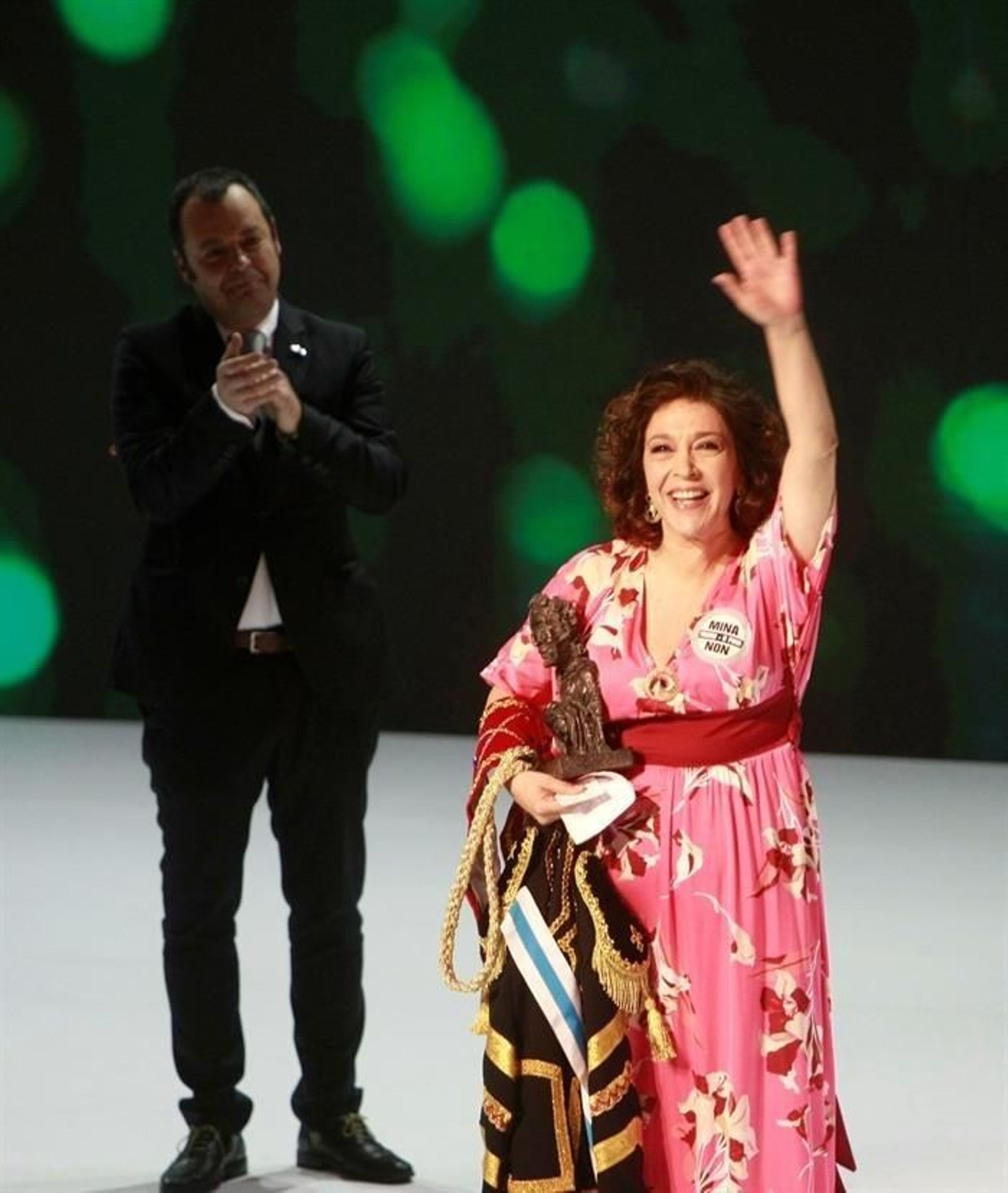 La actriz María Bouzas recibe el premio de honor de la Academia do Audiovisual Galego.