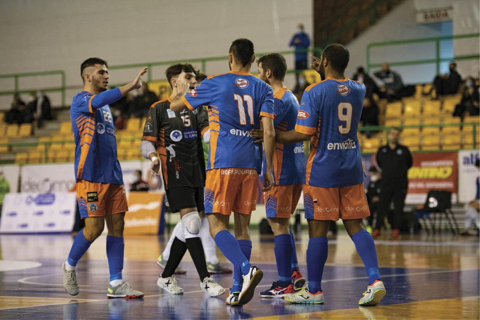 Los jugadores del Sala Ourense celeberan un tanto. Xesús Fariñas