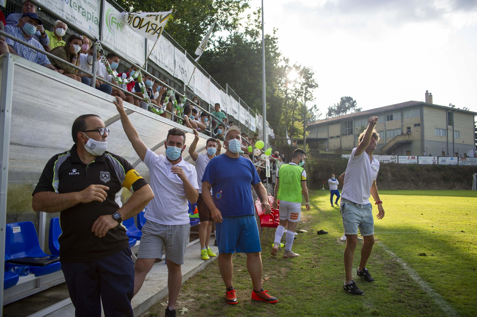 Fiesta del Arnoia por su ascenso.