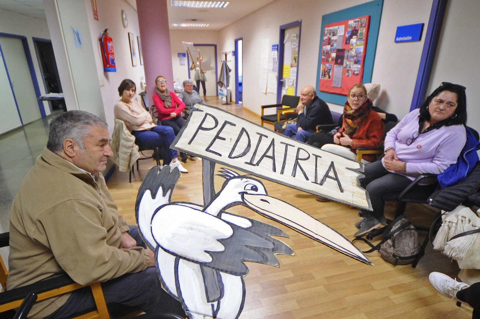 Parte de los vecinos encerrados en el Hospital de Verín desde el pasado 2 de diciembre.  // Martiño Pinal