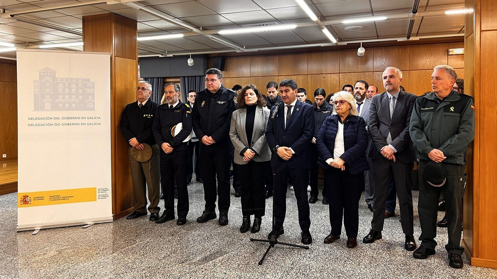 Acto de condena en la Delegación del Gobierno en Galicia por los últimos asesinatos machistas.
