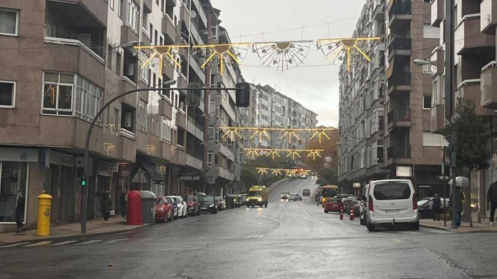 Luces de Navidad en Ourense encendidas a las 11 de la mañana