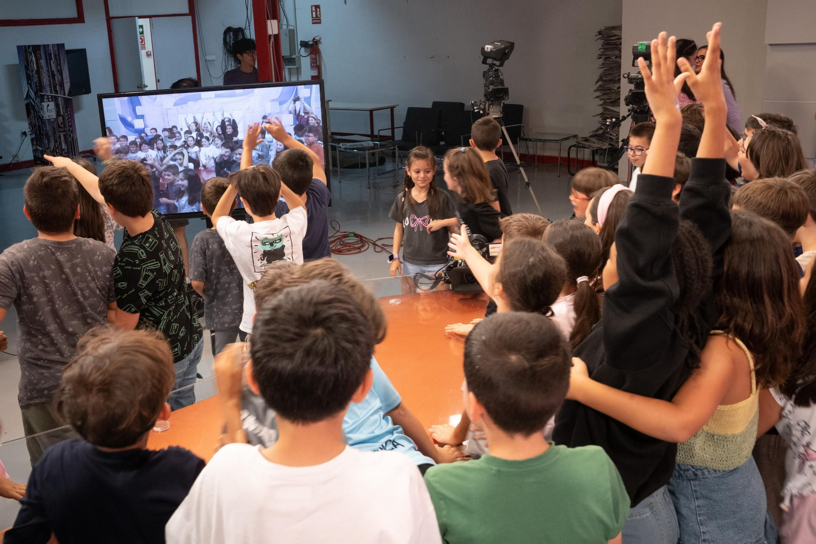 Visita dos alumnos do colexio Albino Núñez ó plató de Telemiño