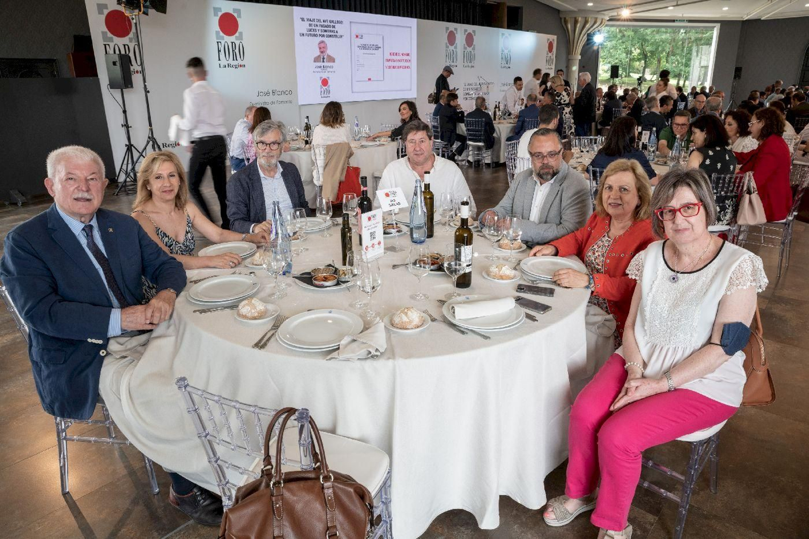 Río Salas:
José Manuel Rubín (periodista), María Méndez (presidenta Asociación Periodistas de Galicia), Francisco Rodríguez (empresario), José Ramón Rodríguez (promoción La Región), Luís Vergara (Partido Popular), Carmen Leite Coello (Partido Popular), Rosa Martínez Rodríguez (concelleira PSOE Ourense).
Foto: Óscar Pinal.