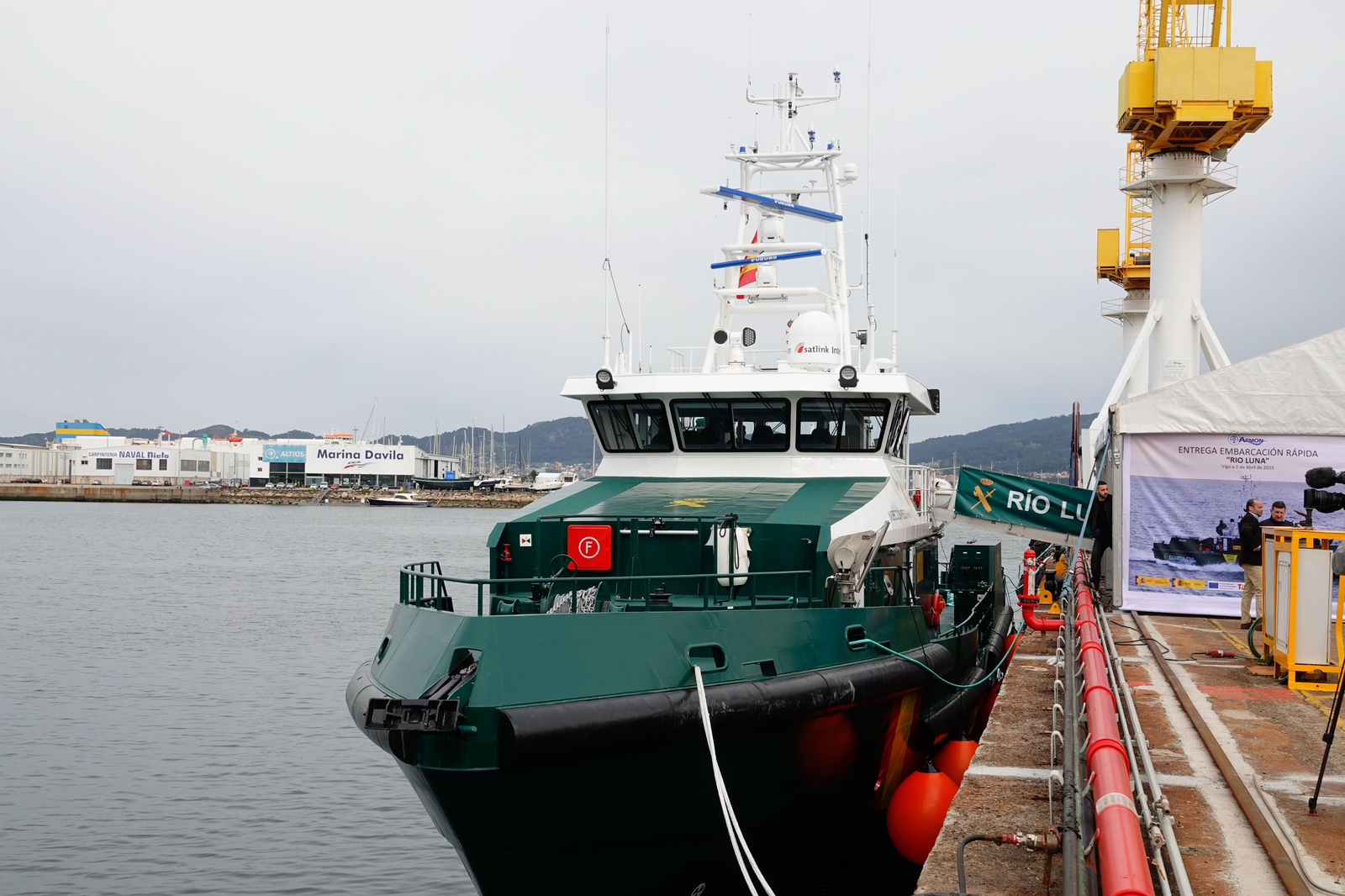 03-04-2023 VIGO FOTO VICENTE ALONSO. ATLANTICO DIARIO. ASTILLEROS ARMON  BOTADURA LANCHA PATRULLERE DE LA GUARDIA CIVIL CON LA PRESENCIA DEL ALCALDE ABEL CABALLERO EL MINISTRO DEL INTERIO GRANDE MARLASKA Y EL MINISTRO DE PESCA LUIS PLANAS. FOTOS GENERALES DEL ASTILLERO TRABAJADORES ETC