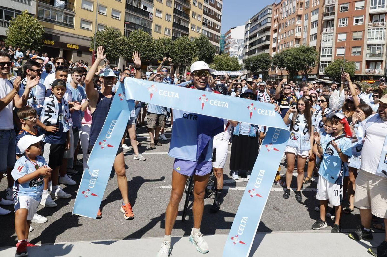 La afición del Celta anima al equipo en el inicio de temporada en Balaídos