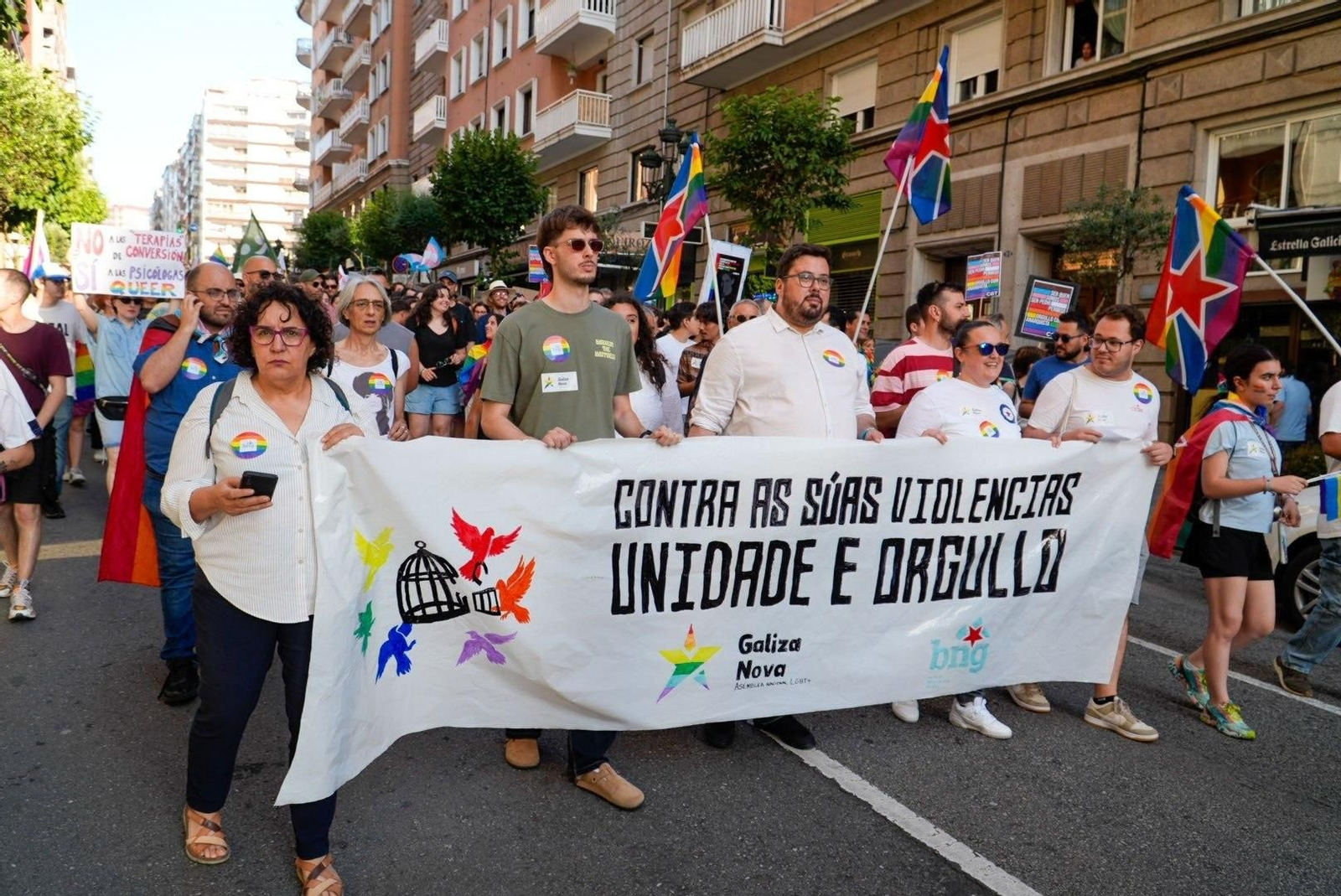 Galería | Una marea multicolor inunda las calles de Vigo por el Día del Orgullo LGTBIQ+