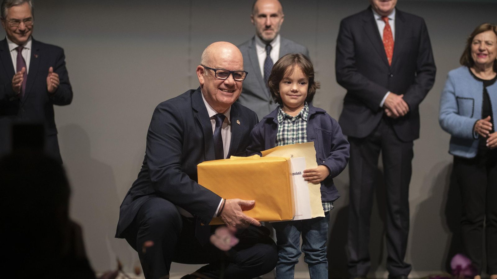 Galería | Reconocimientos por los incendios y los mejores relatos, protagonistas del Día de la Constitución en Ourense