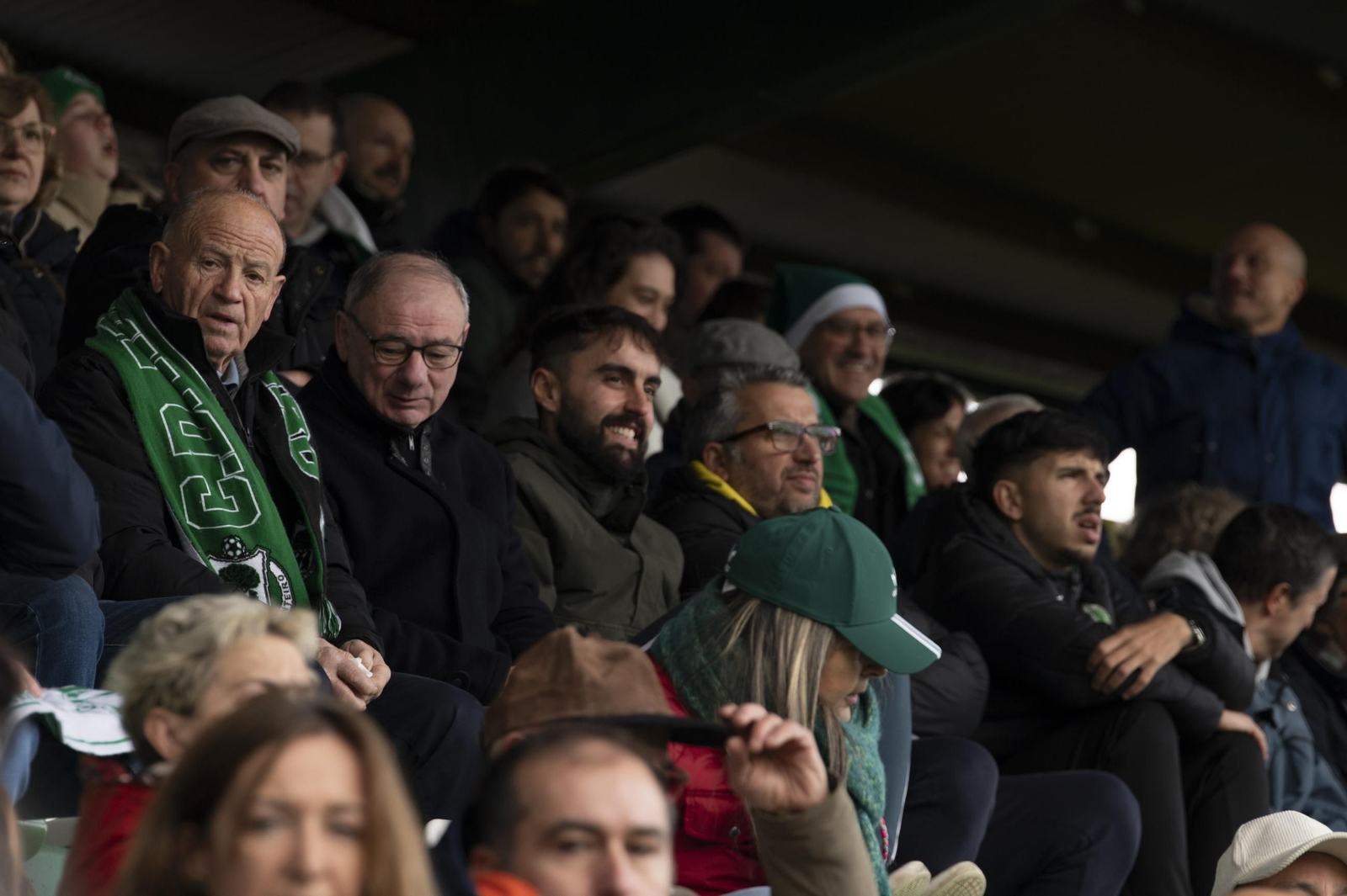 Galería | Espiñedo tiene su regalo adelantado de Navidad con la victoria del CD Arenteiro