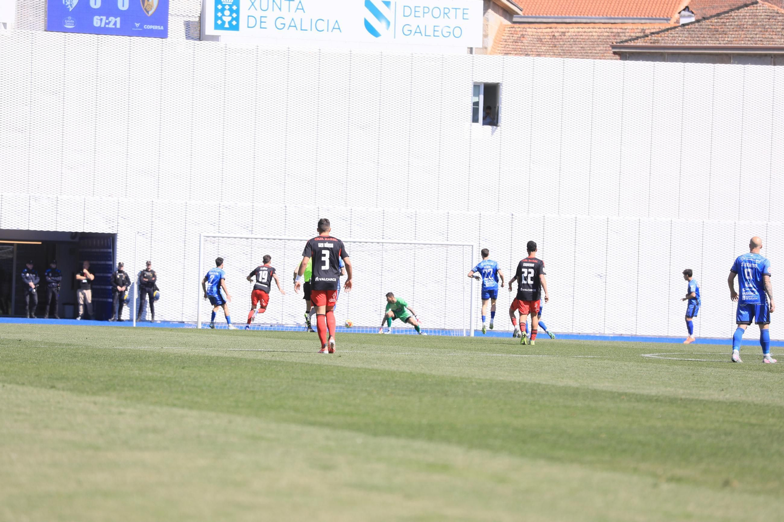 Galería | El buen tiempo acompaña el duelo en O Couto entre Ourense CF y Ponferradina