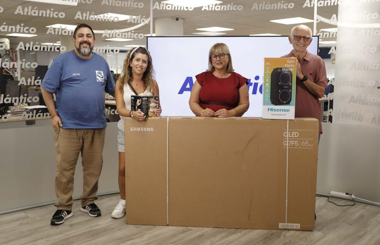 Los ganadores, Olaya Insua, Francisco Ronda y Luz María Alonso, recogieron ayer sus premios.