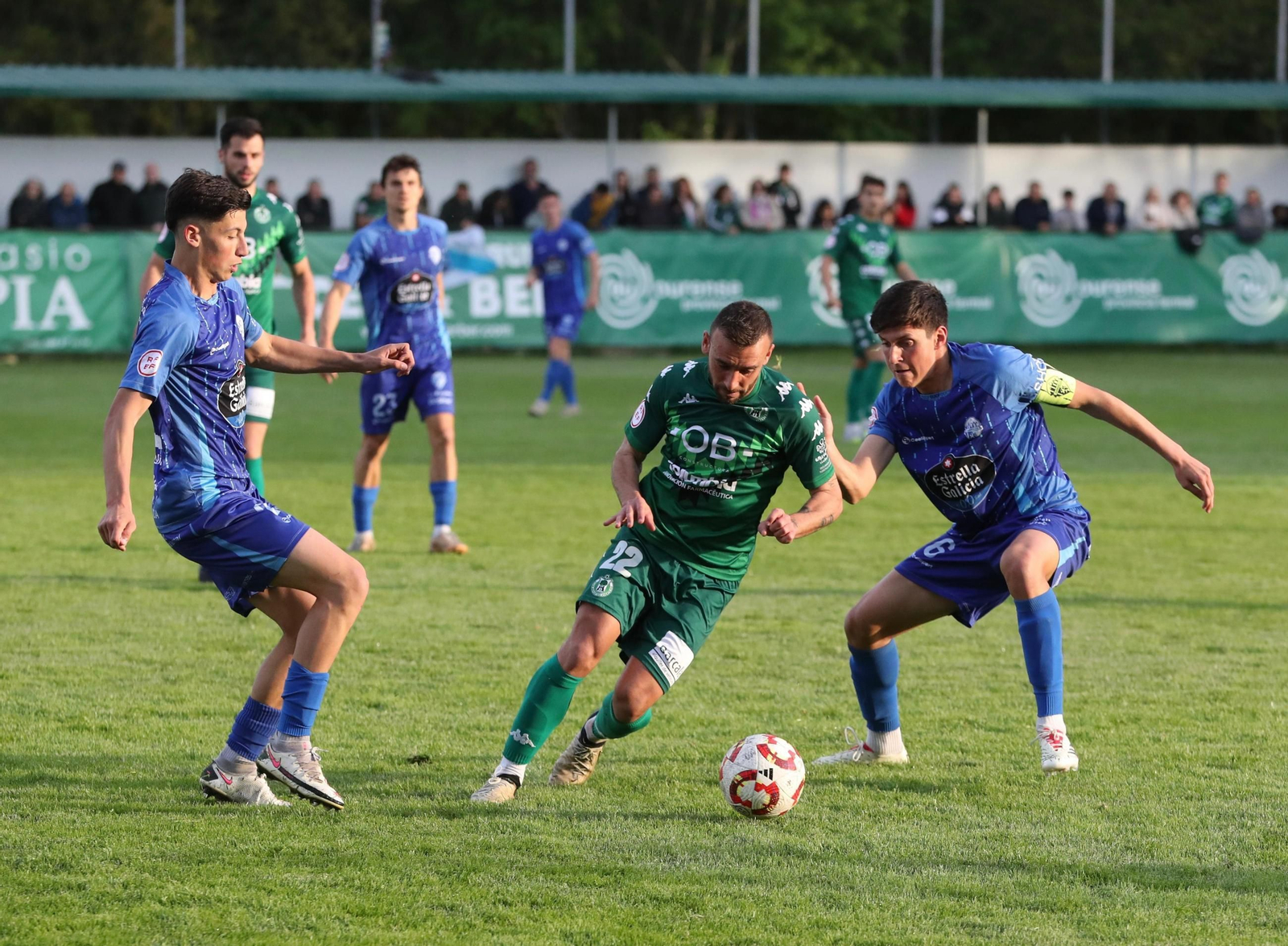 Galería | Empate a uno entre el CD Arenteiro y Ourense CF en el derbi termal