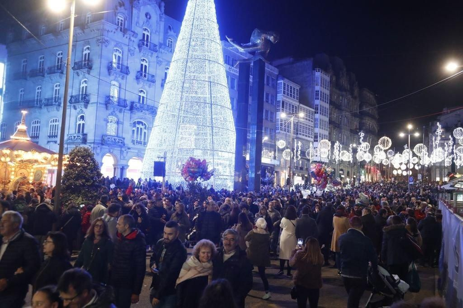 Los turistas invaden Vigo en el Puente226