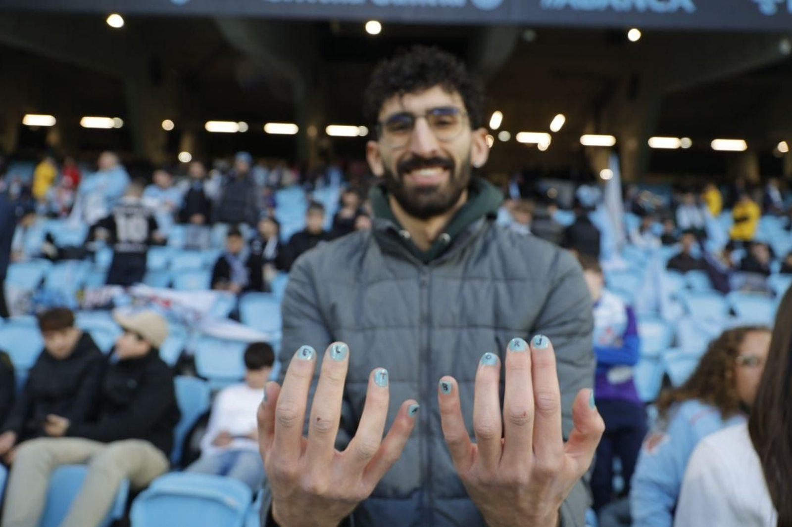 Galería | La afición del Celta saca las uñas contra la homofobia