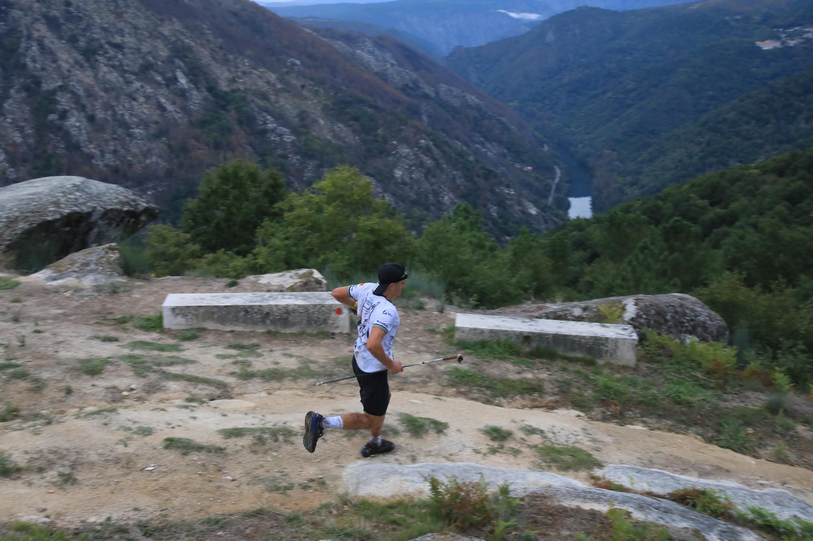 Galería | El Trail Ribeira Sacra cumple diez años y lo celebra entre montes y miradores, en fotos