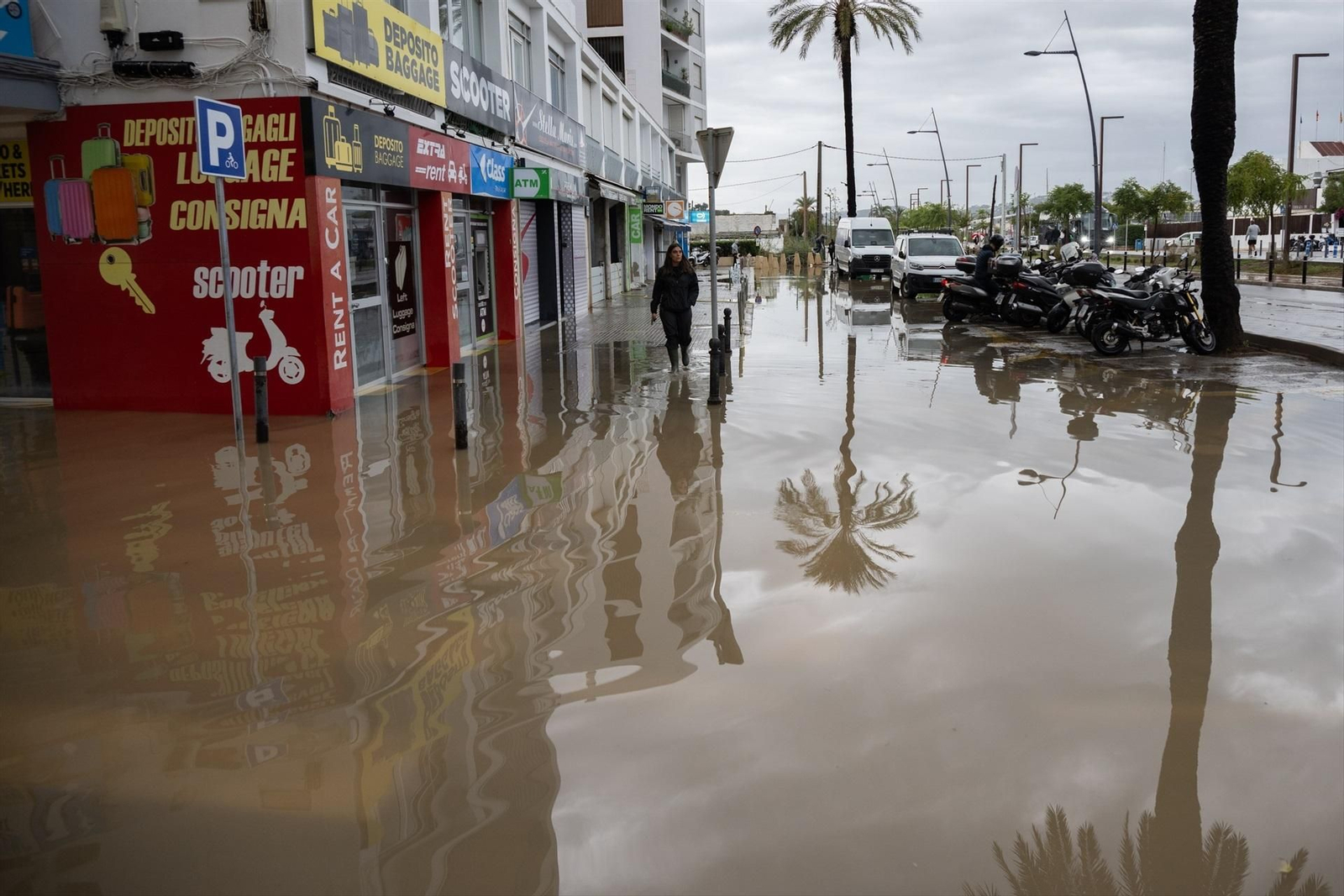 Galería | Calles anegadas y lluvias torrenciales: el paso de la DANA por el Mediterráneo