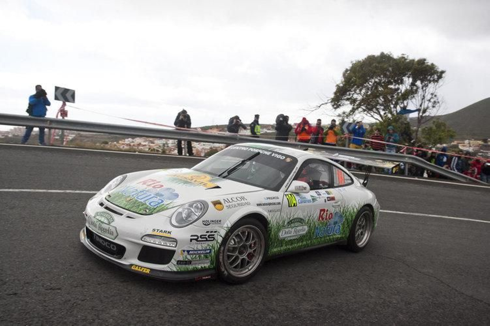 Los hermanos Vallejo, sobre el Porsche 911 Gt3 2010.