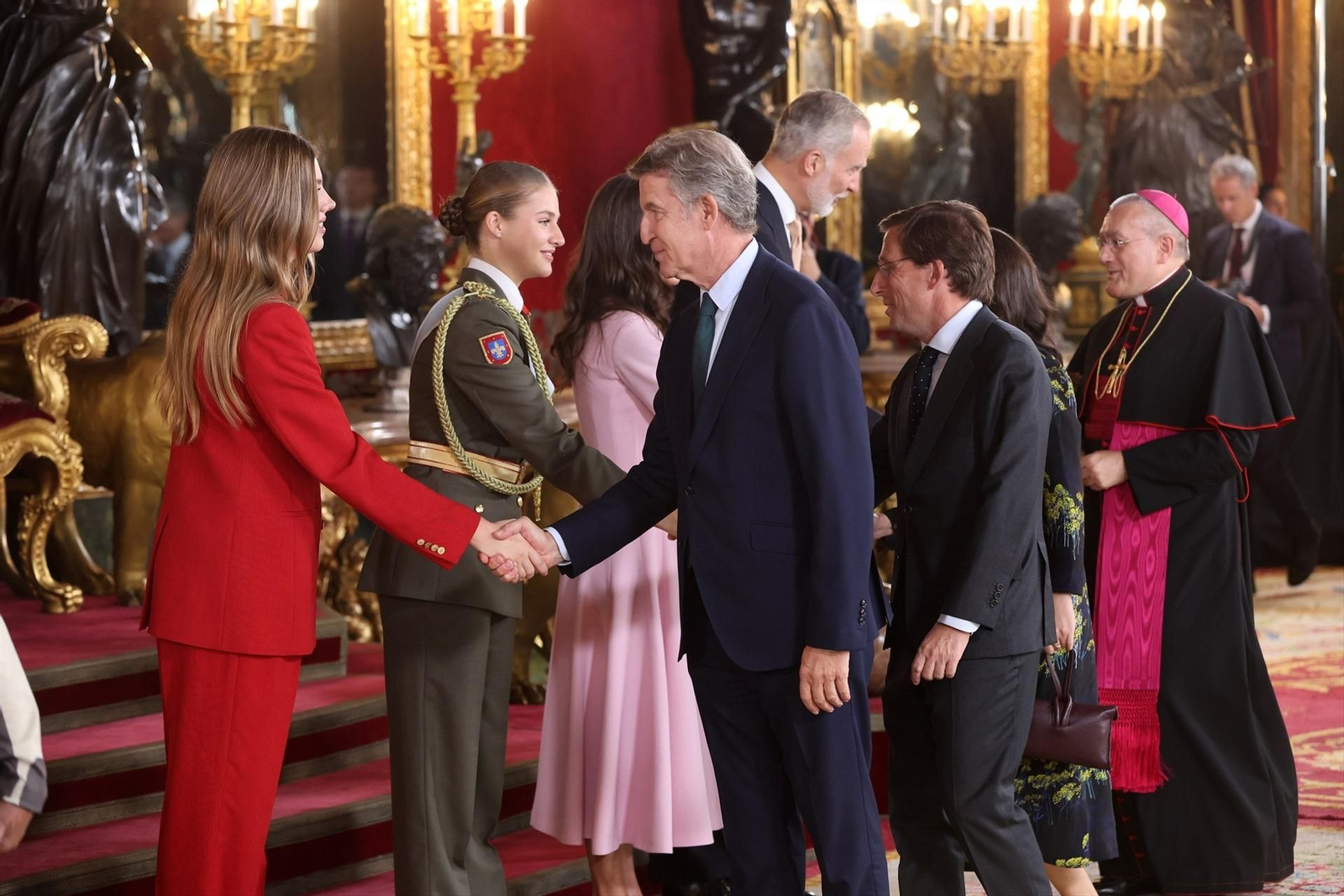 Galería | Los reyes, la princesa Leonor y la infanta Sofía presiden la recepción del 12 de octubre
