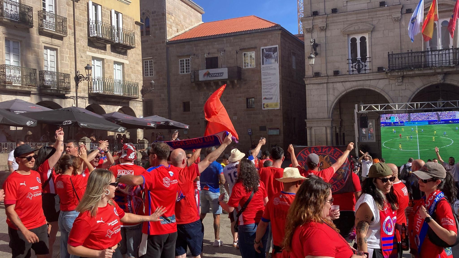 Galería | La afición de la UD Ourense sale a las calle de Ourense para disfrutar del partido, en fotos