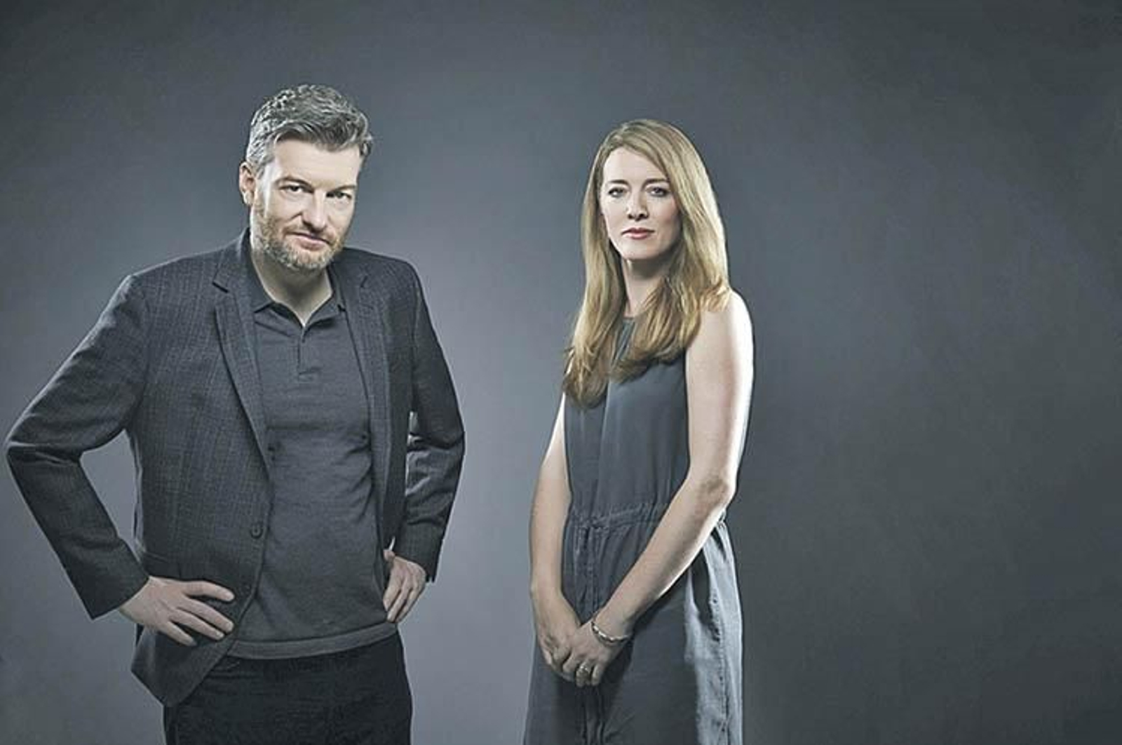 Charlie Brooker, guionista y creador de la serie, con Annabel Jones, productora junto con Brooker.
