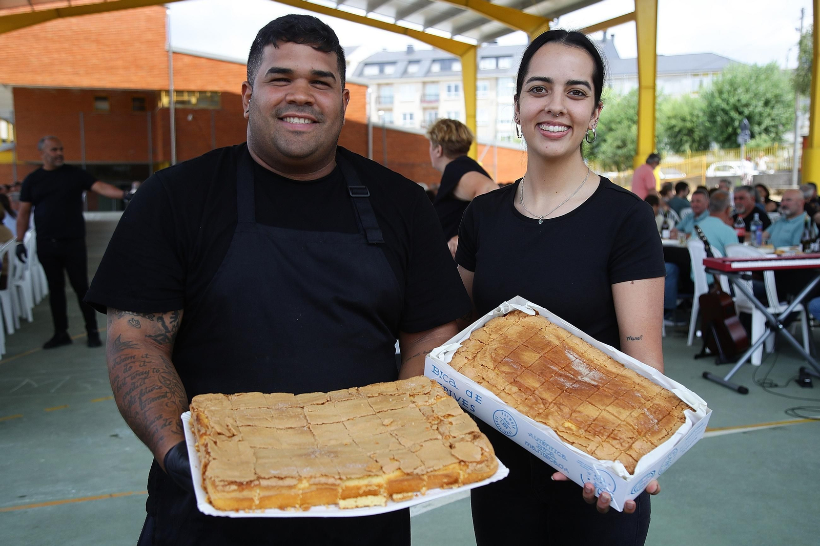 Galería | Biscoito de fariña, ovos, azucre e manteiga para celebrar a Festa da Bica en A Pobra de Trives